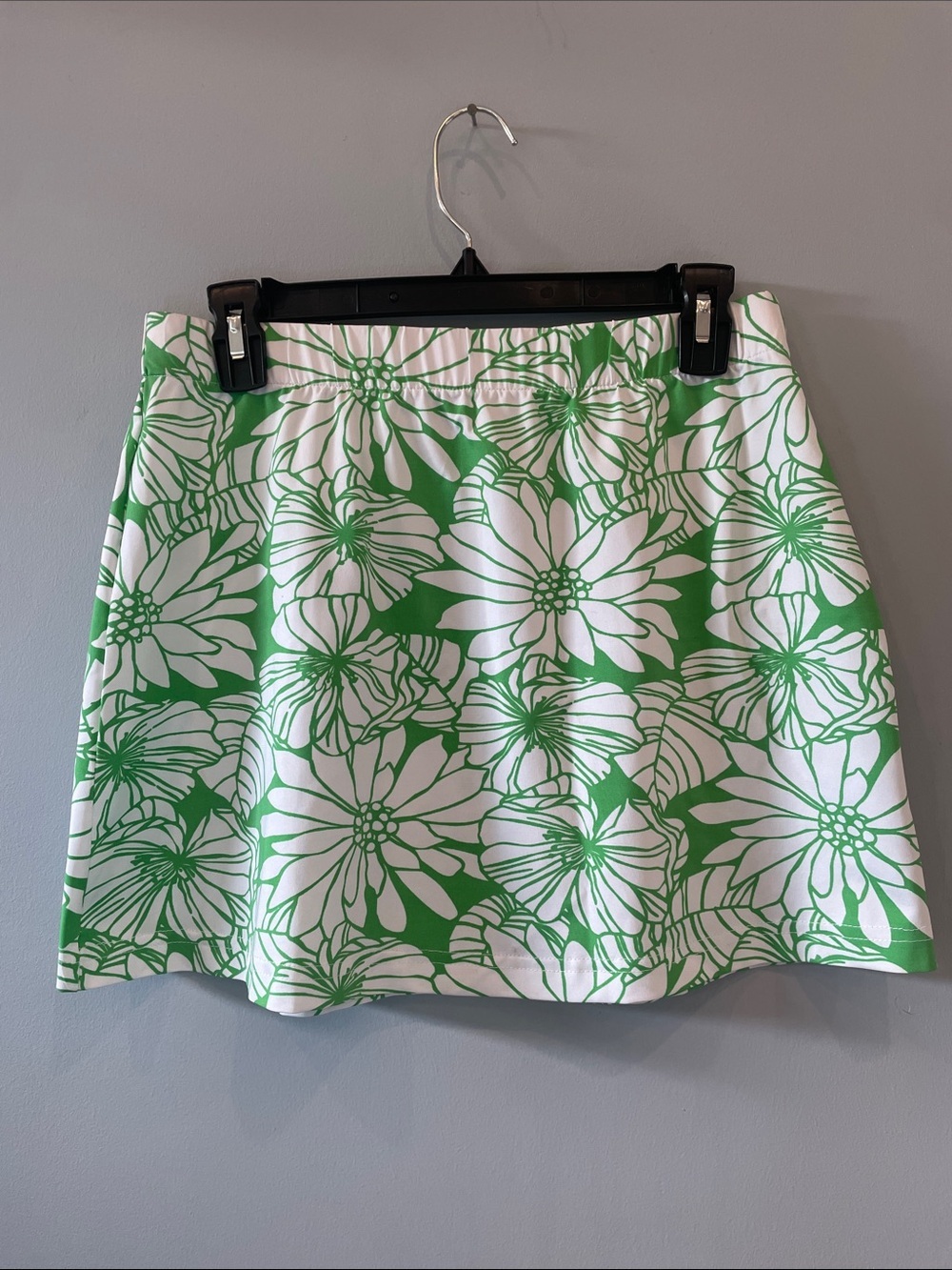 Green and White Floral A-Line Women's mini Skirt like new small